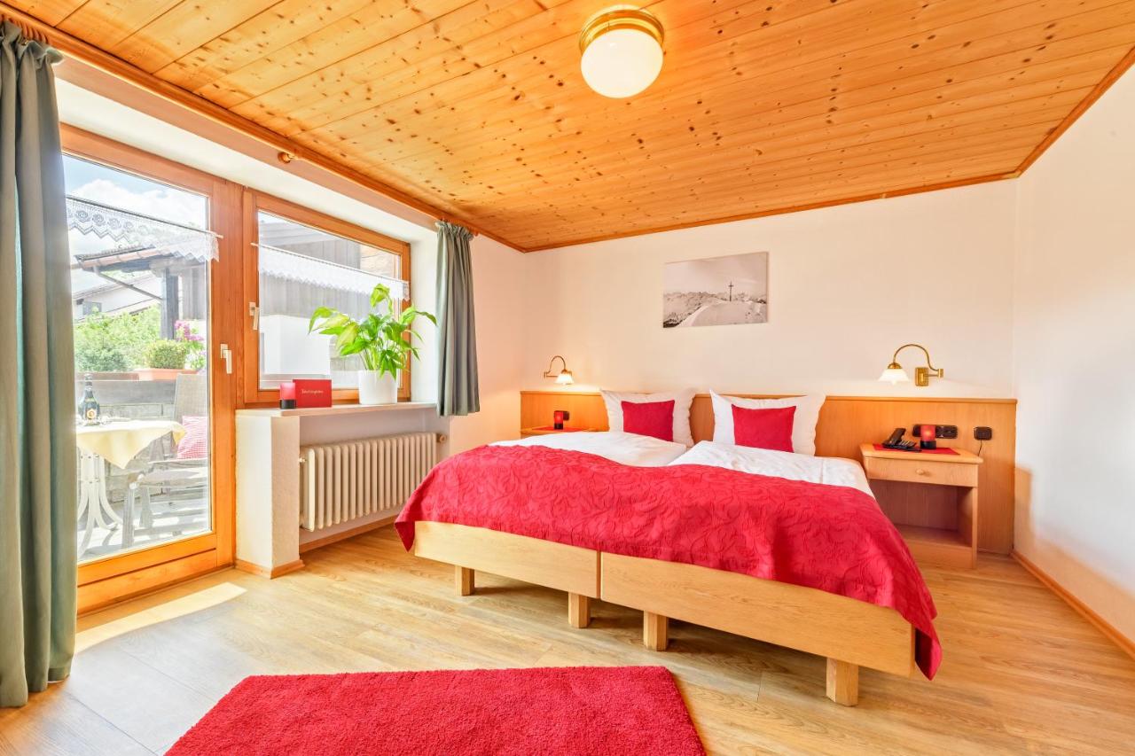 B&B Oberstdorf - Familien- und Wellnesshotel "Landhaus Viktoria" - Bed and Breakfast Oberstdorf