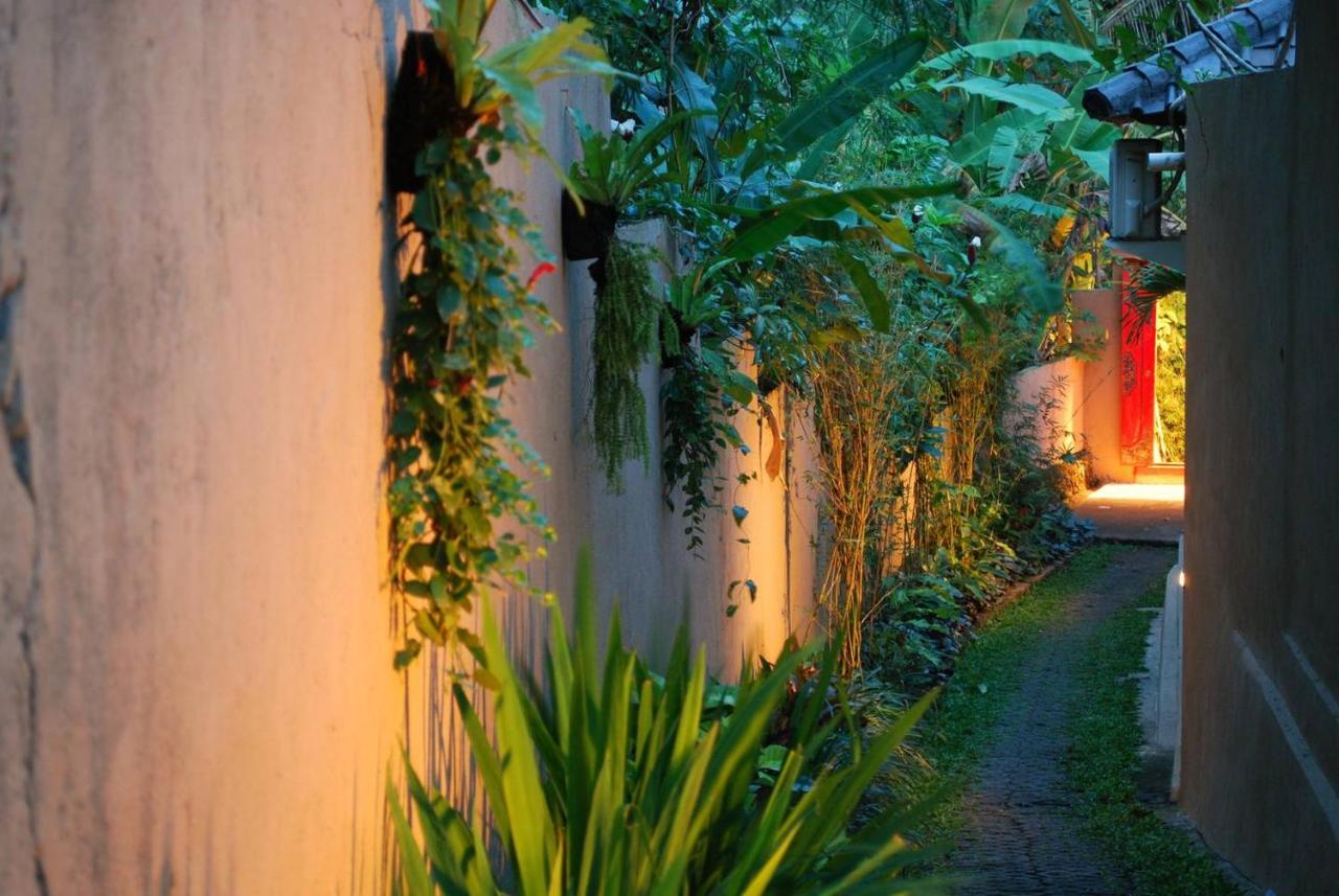 Villa Elysium Fields - Rustic Meets Industrial Chic Design - Bed and Breakfast Canggu