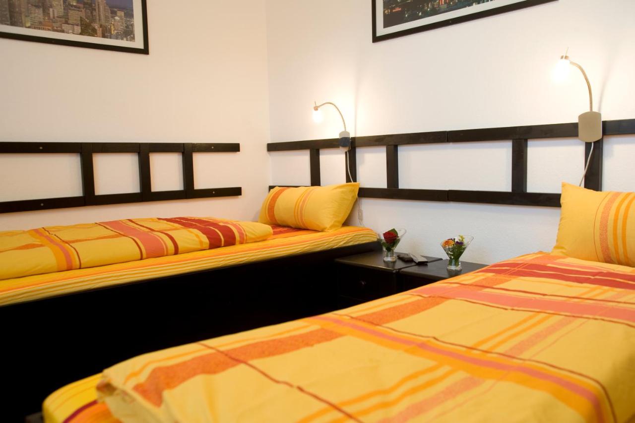 Zimmer Weiss - Ferienwohnung Altenstadt