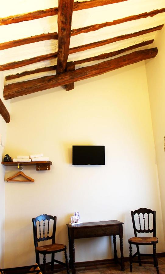 Camera Matrimoniale/Doppia con Letti Singoli con Bagno in Comune