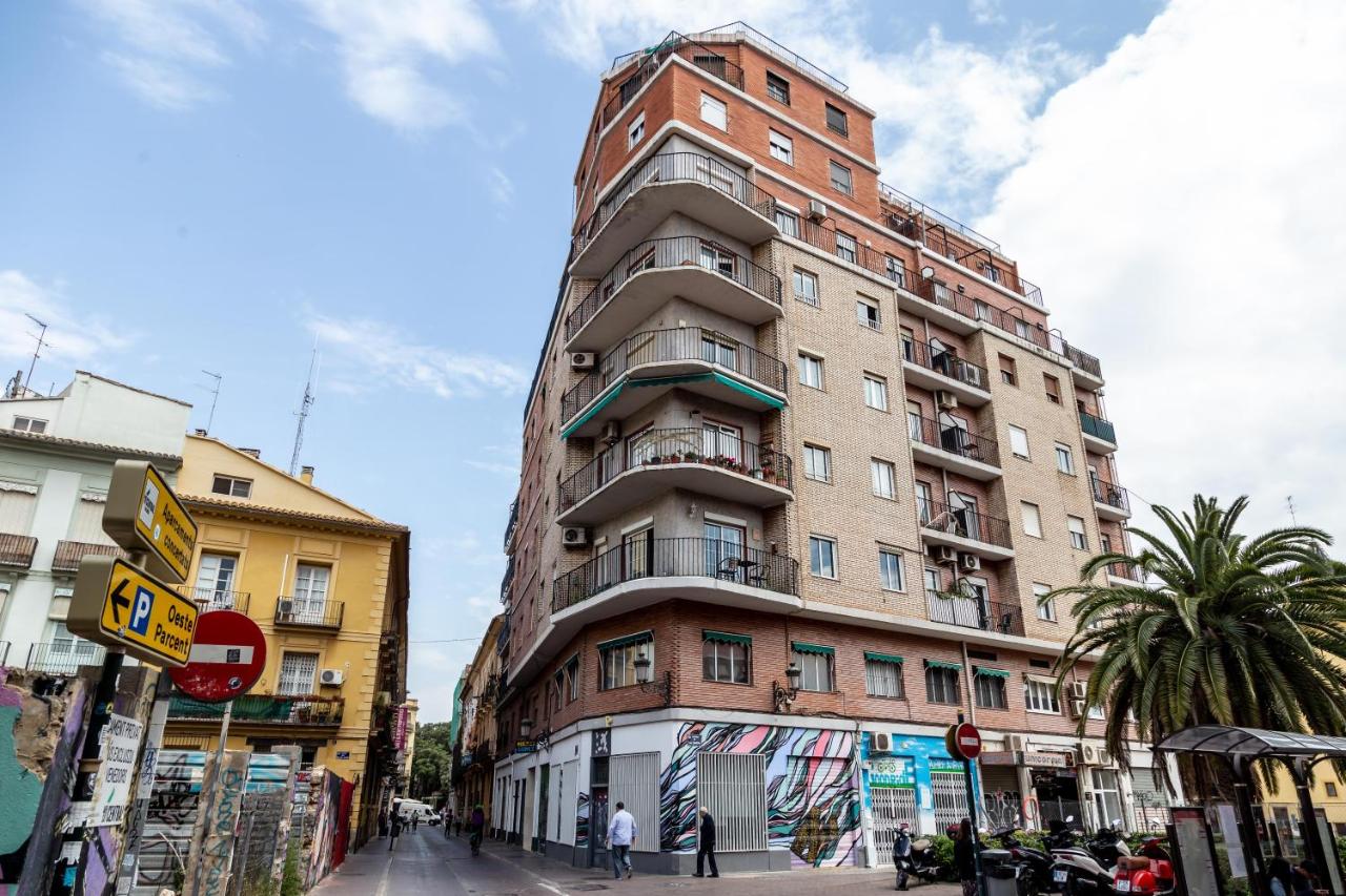 Travel Habitat Ático Ciutat Vella. - Chambres d’hôtes