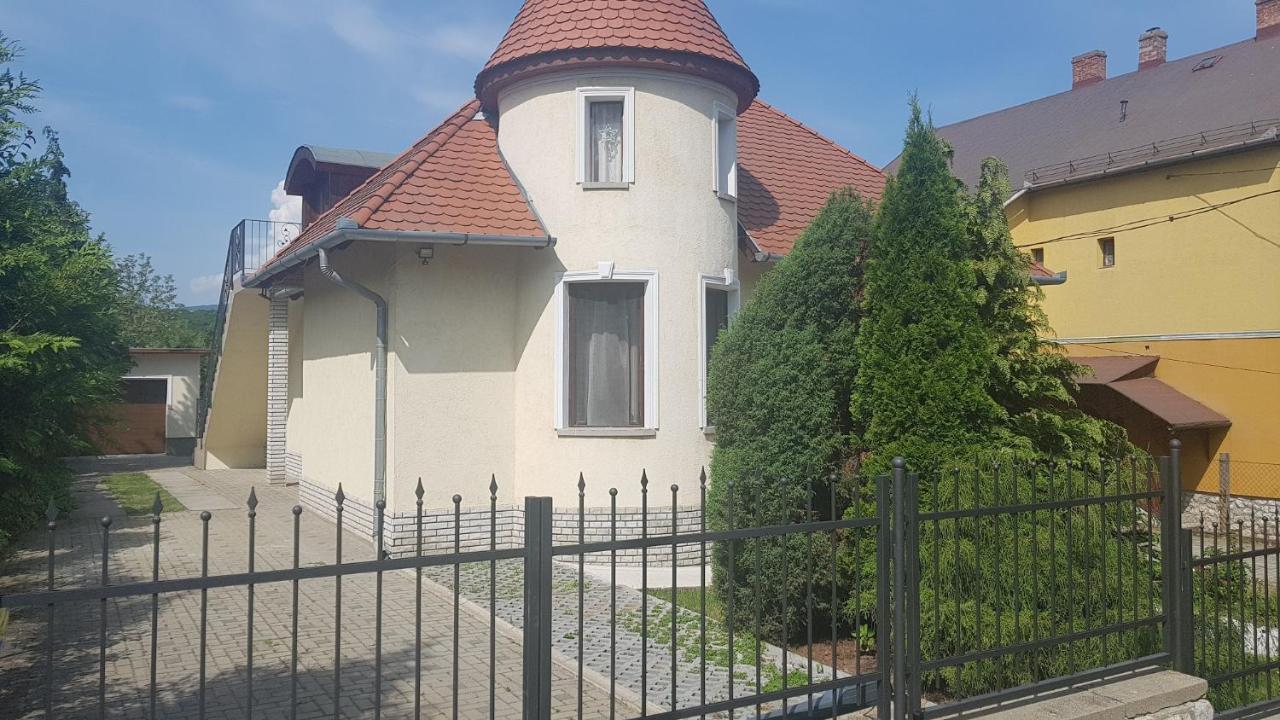 Villa Maria Apartman - B&B