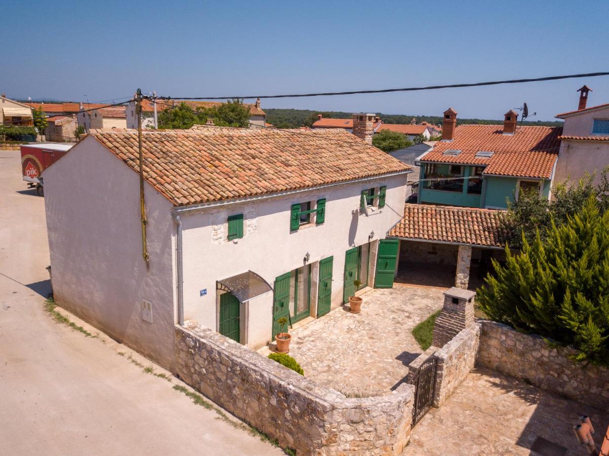 Lovely Stone Villa with private garden and terrace - B&B Pola