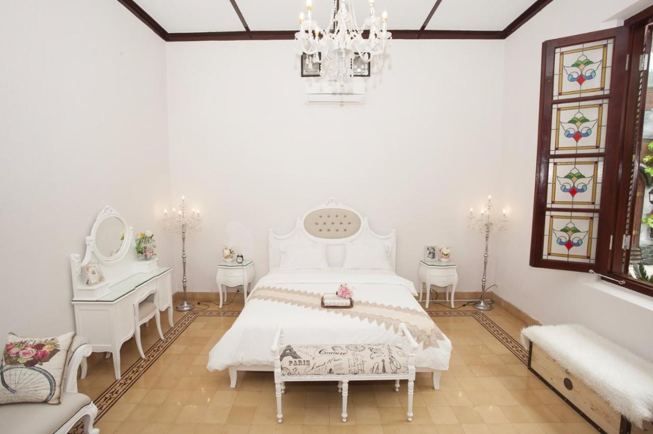 B&B Malang - Huis Van Gustafine Floor 1 - Bed and Breakfast Malang