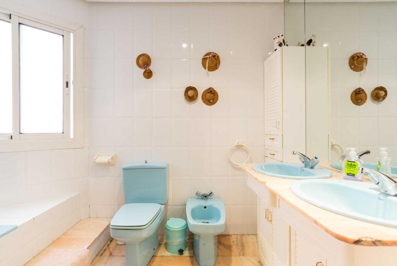 Standaard Tweepersoonskamer met 2 Aparte Bedden - Gedeelde Badkamer