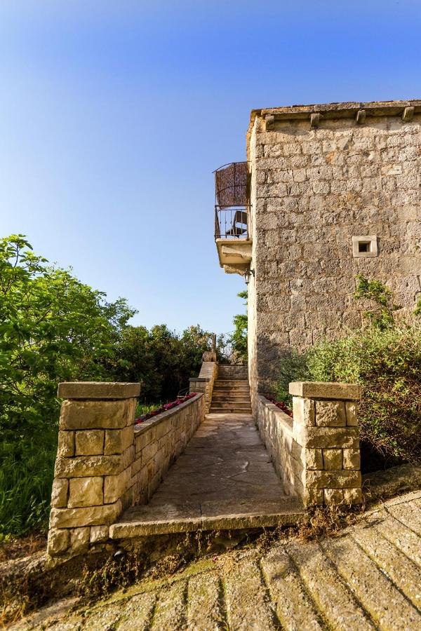 Old Small Stone House - B&B