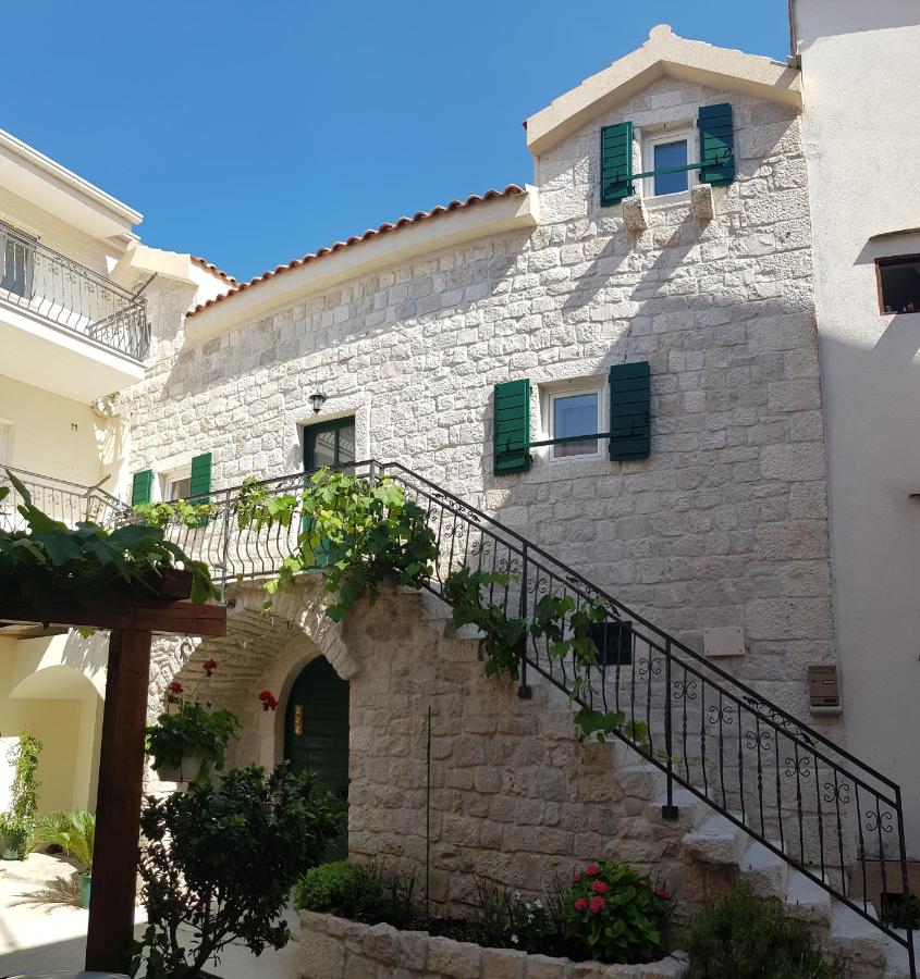 Apartments Dvor - ap1, ap2, ap3 - B&B