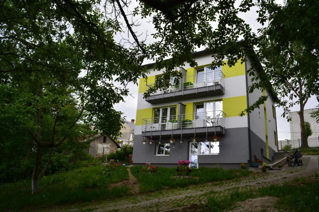 Guest House at Lesya Ukrainka - B&B