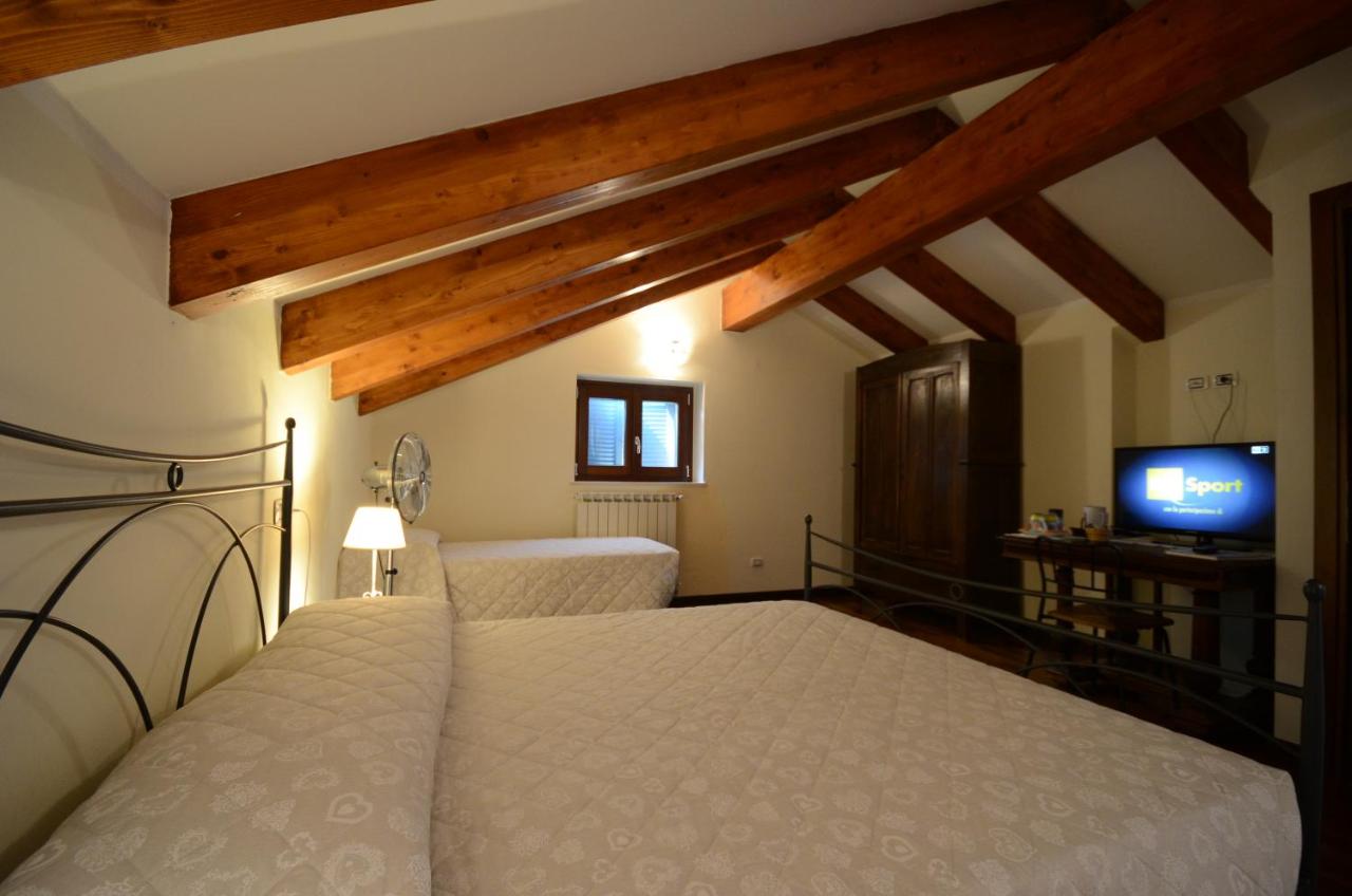 Deluxe Room (2 Adults + 1 Child)