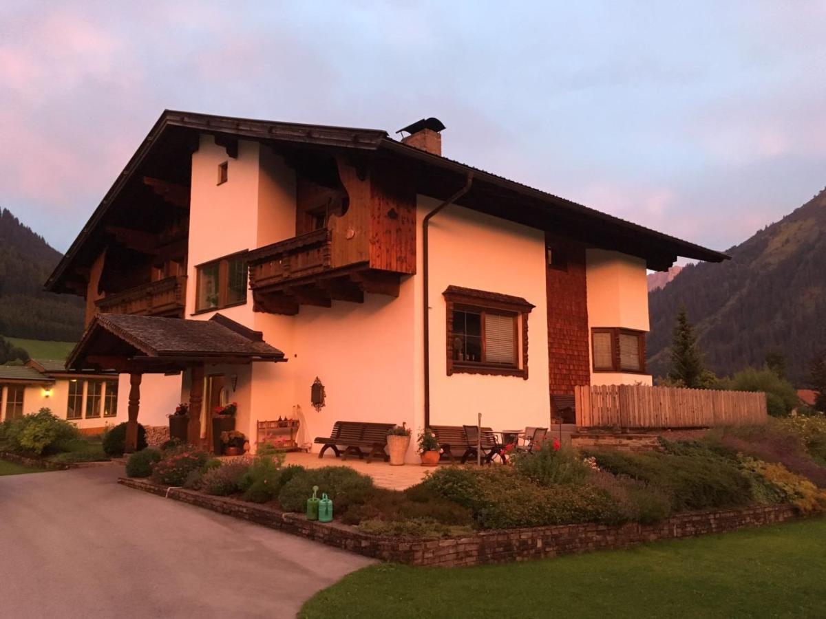 B&B Berwang - Ferienwohnungen Falger - Bed and Breakfast Berwang