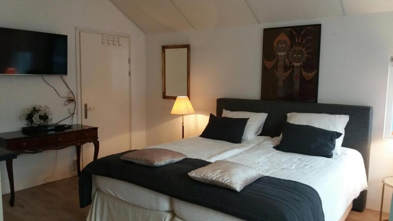 Deluxe Studio