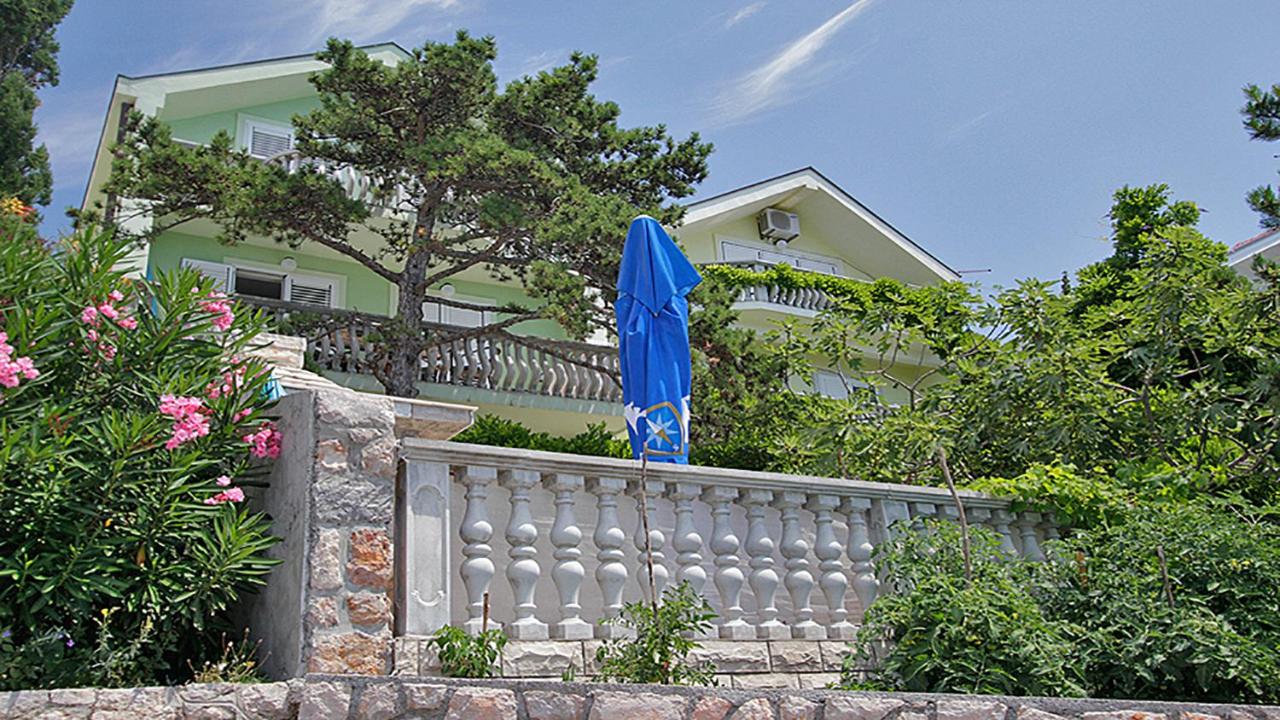 Beachfront apartments Carlo - B&B