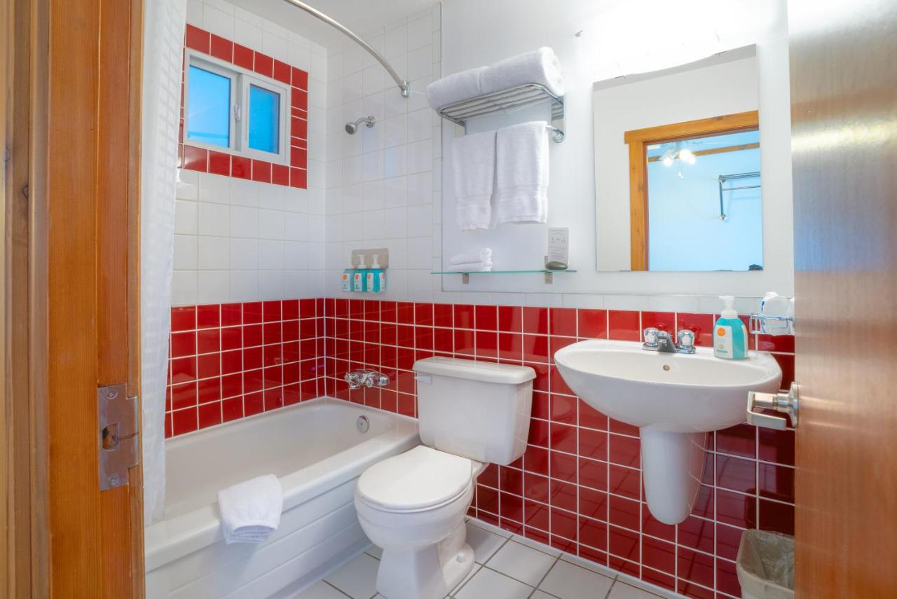 Queen Room with Kitchenette - Non-Smoking