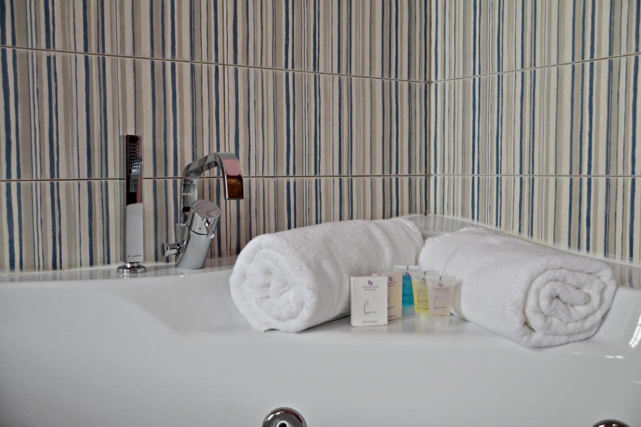 Habitación con cama grande 