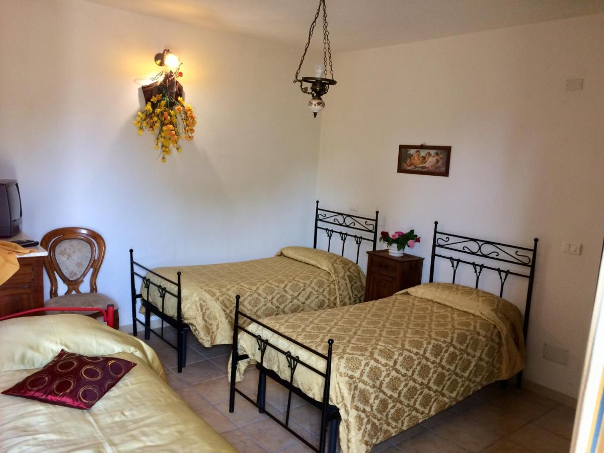 Dreibettzimmer mit Balkon