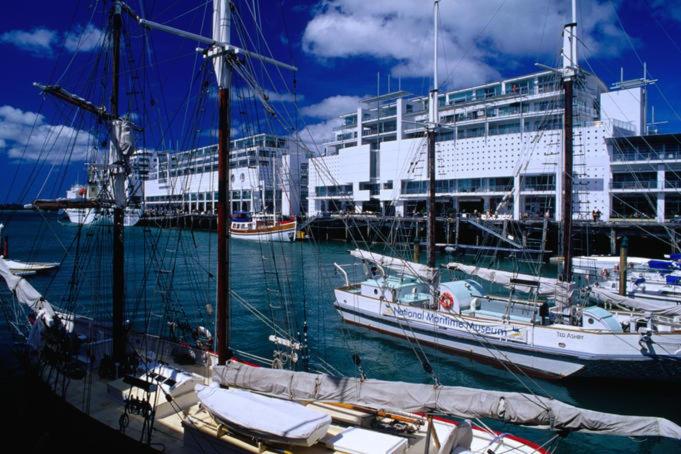 QV Private Airconditioned Waterfront Apartment - 423 - B&B
