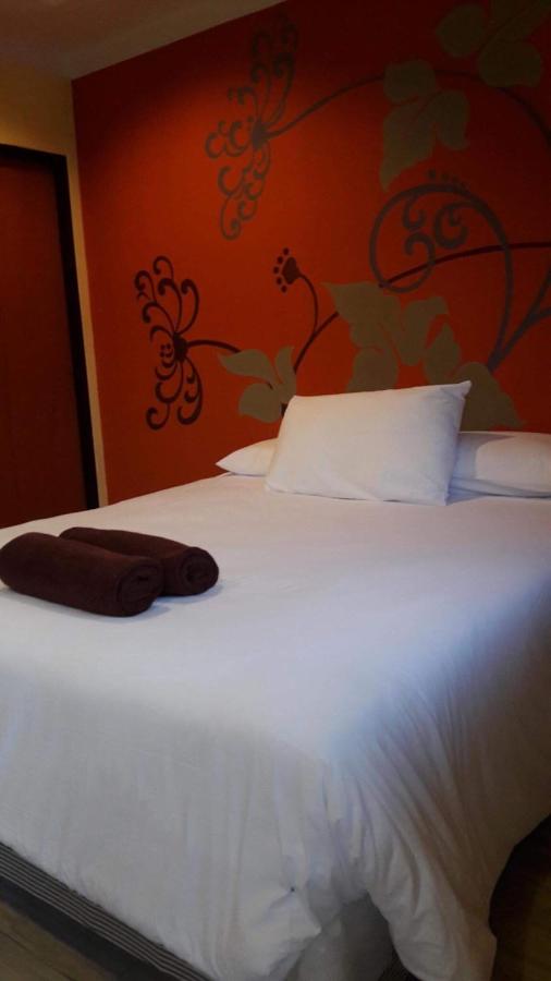 Deluxe Room (2 Adults + 1 Child)