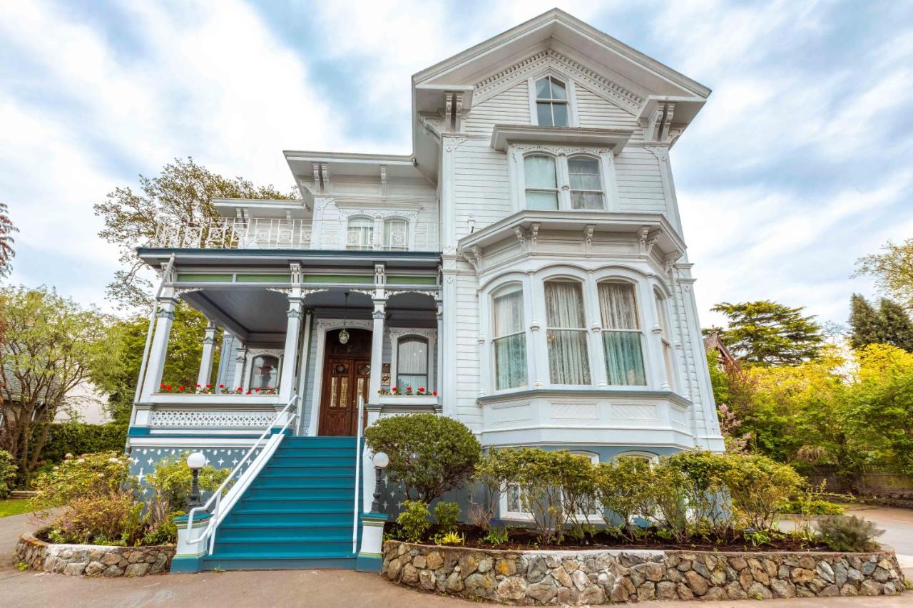 Amethyst Inn - Bed and Breakfast Victoria
