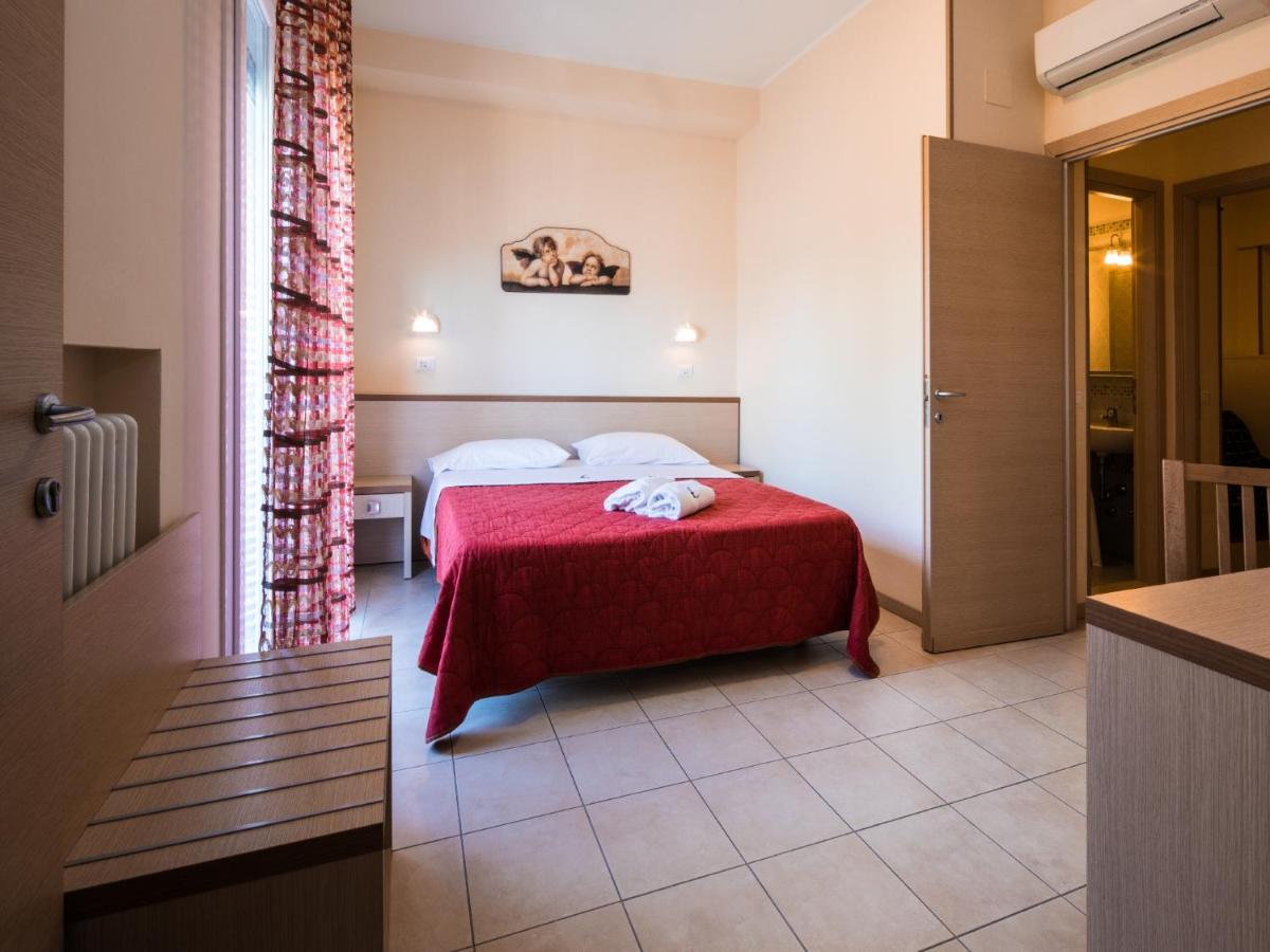 B&B Cattolica - Appartamenti Lira - Bed and Breakfast Cattolica