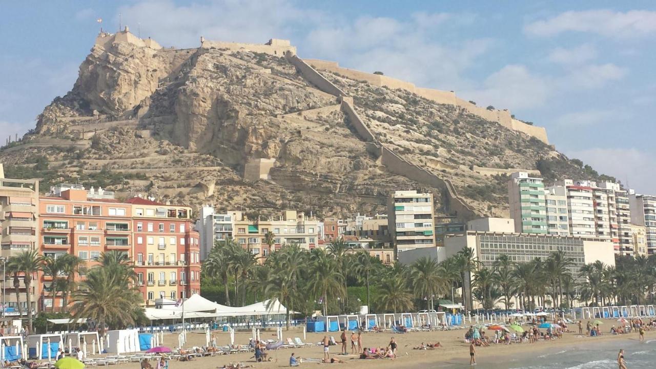 Piso Grande Amplio para grandes grupos 4 Dormitorios 2 baños,Asc 4AC y WIFI - Ferienwohnung Alicante