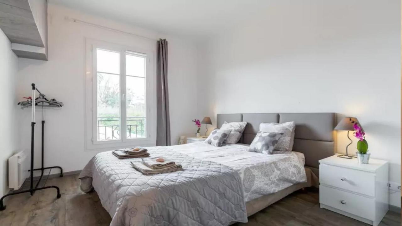 B&B Juan-les-Pins - Stylish White and Red Apartments - Bed and Breakfast Juan-les-Pins