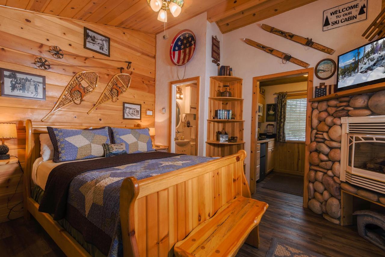 Queen Room with Optional Twin Bed - Snow Shoe