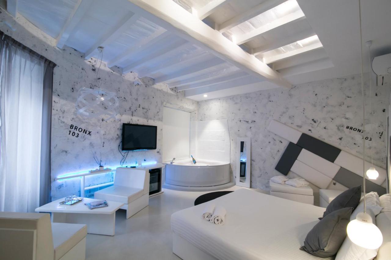 Suite con Vasca Idromassaggio (2 Adulti)