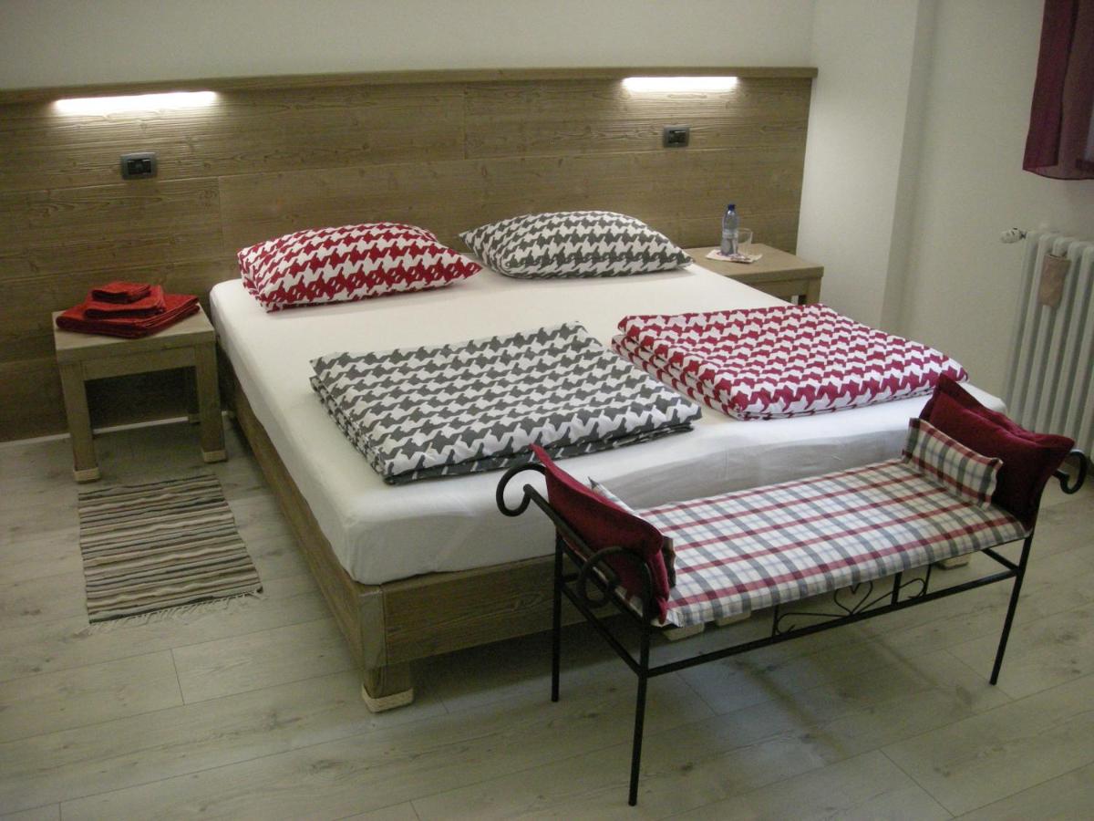 Doppel-/Zweibettzimmer mit eigenem Bad