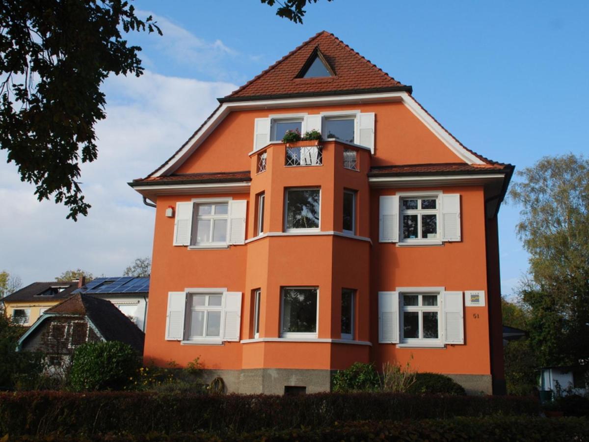 B&B Konstanz - Blum Ferienwohnung - Bed and Breakfast Konstanz