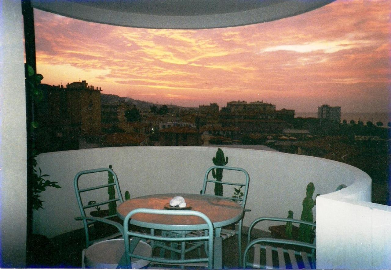 B&B Vallecrosia - Appartamento - terrazzo vivibile vista mare, wi-fi gratuito - Bed and Breakfast Vallecrosia