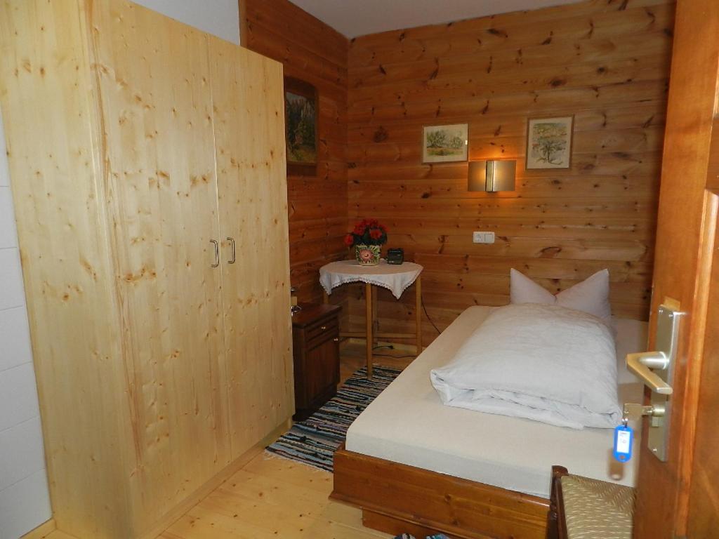 Einzelzimmer mit Gemeinschaftsbad