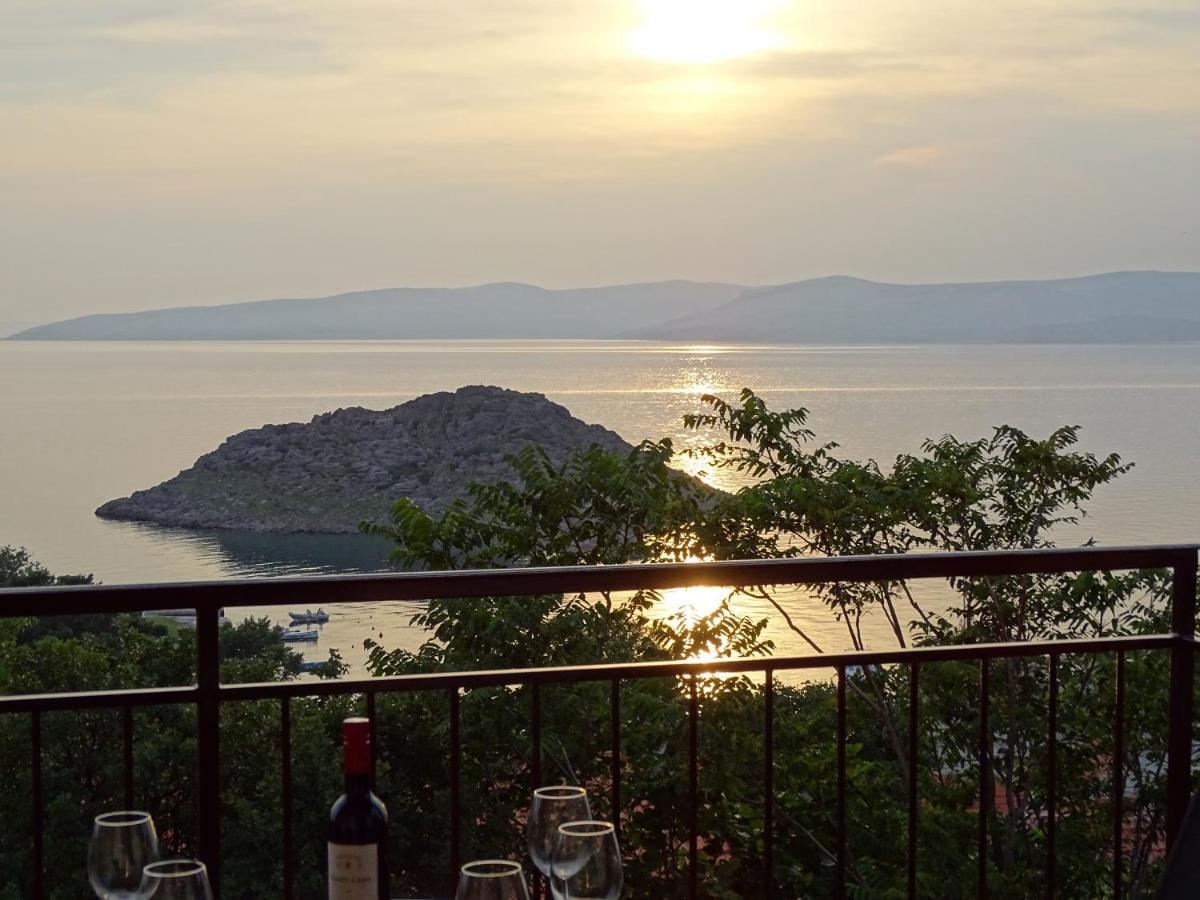 Appartamento con 2 Camere da Letto, Balcone e Vista mare