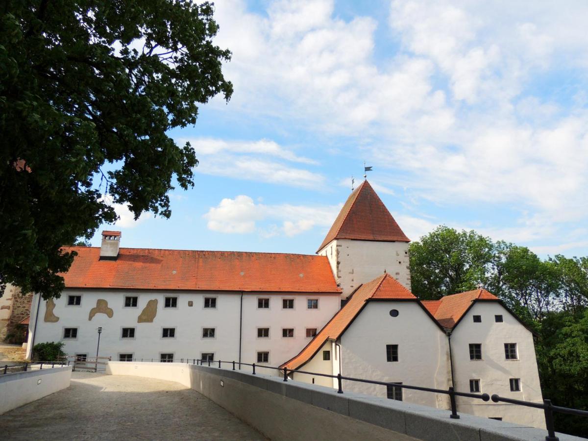 B&B Neuburg am Inn - Gästehaus Mälzerei auf Schloss Neuburg am Inn - Bed and Breakfast Neuburg am Inn