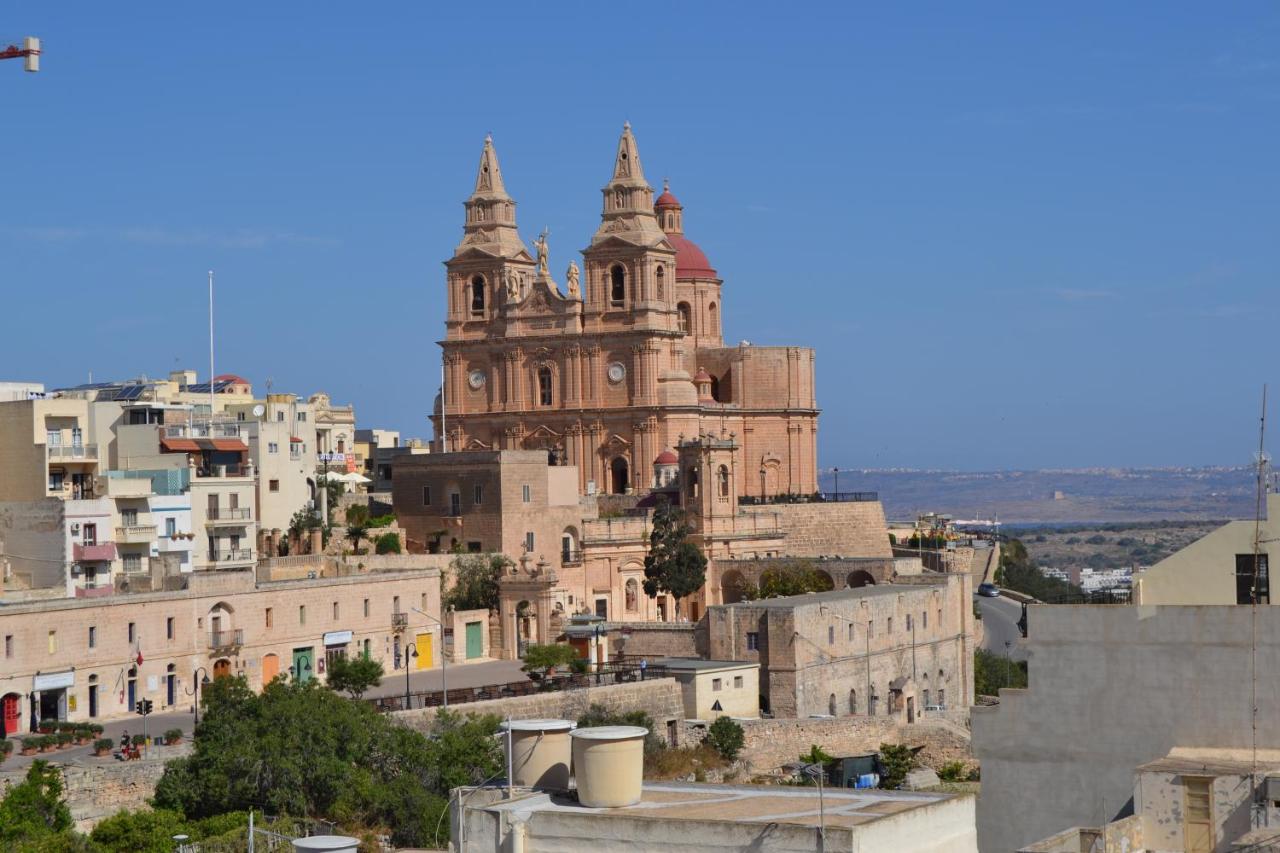 B&B Mellieħa - Mellieha Town Centre Bright & Spacious 3 Bedroom Apartment - Bed and Breakfast Mellieħa