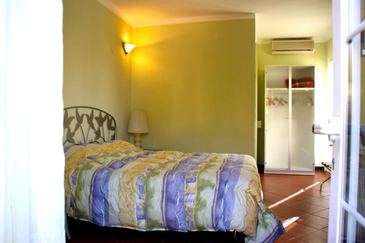 Doppel- oder Zweibettzimmer