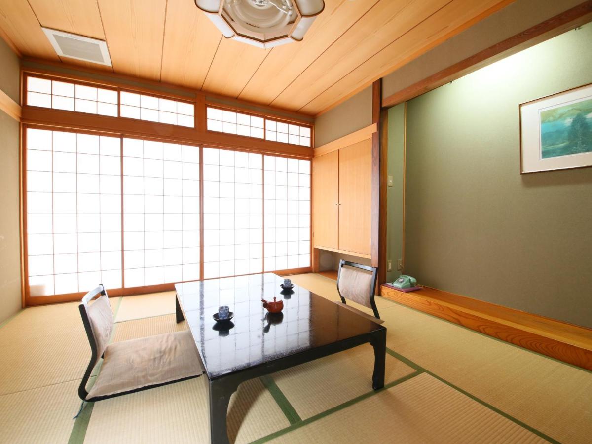 Chambre de Style Japonais avec Salle de Bains Commune