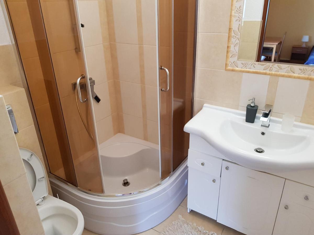 Triple Room with Private Bathroom and Mountain View