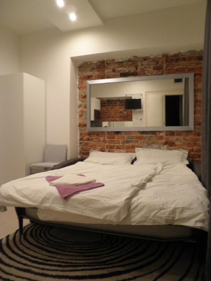 Studio (2 Adults)