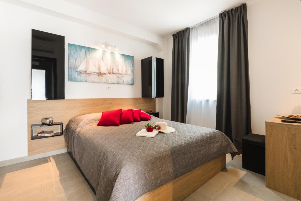 Apartamento con terraza y vistas al mar - Planta baja