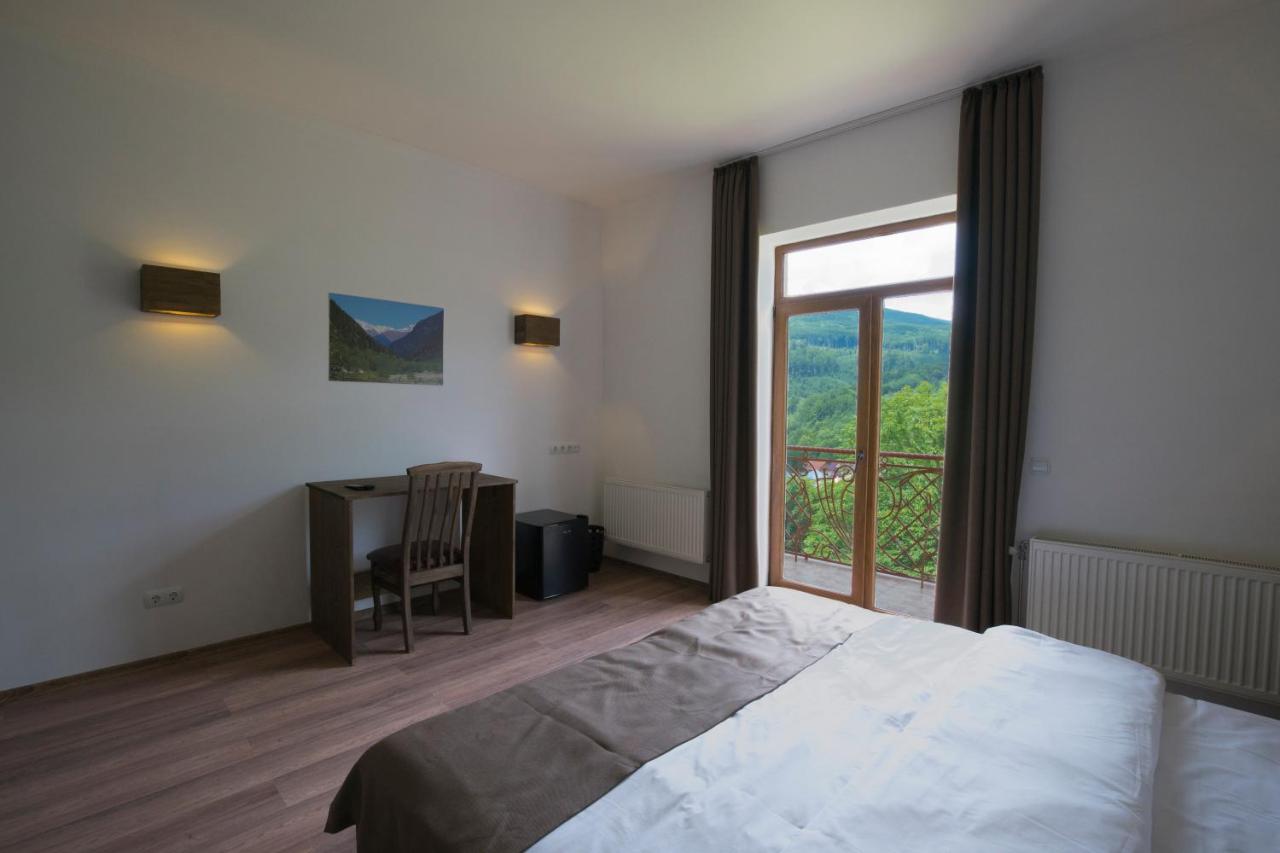 Habitación Doble con vistas a la montaña