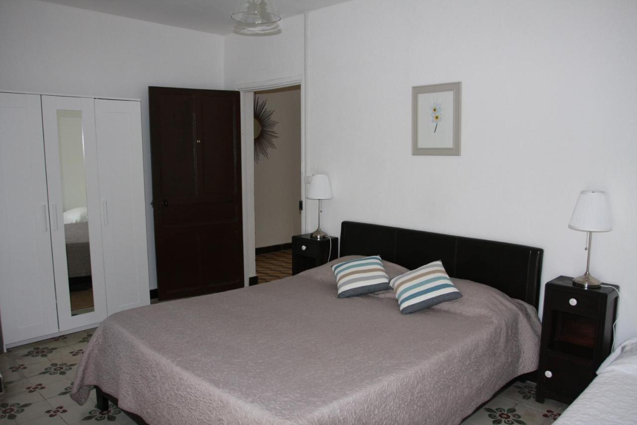Dreibettzimmer mit Gartenblick