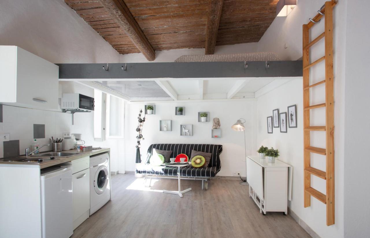 GregBnb - Filet suspendu ! - PARKING INCLUS - CLIMATISÉ - WIFI -15min Gare - B&B