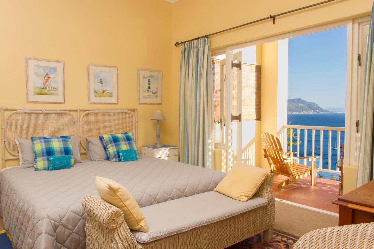 Two-Bedroom Garden Apartment with Sea View