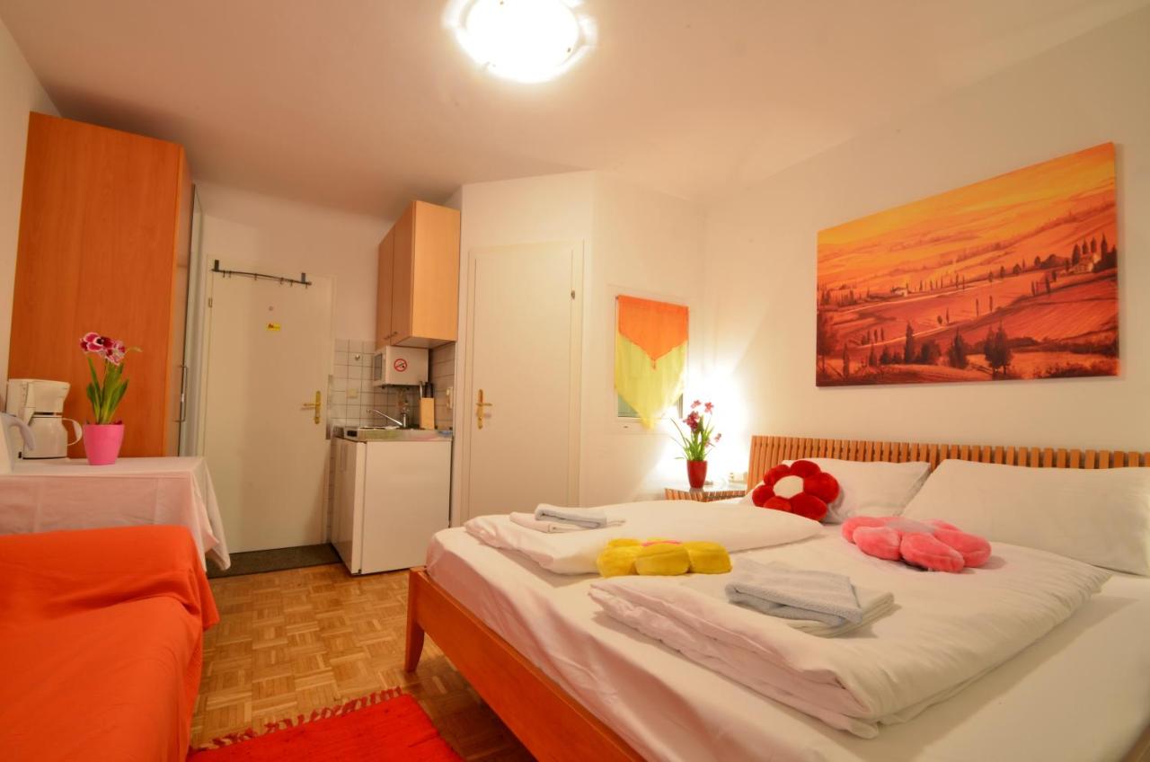 B&B Vienna - Ajo Vienna Siemens - Contactless Check-in - Bed and Breakfast Vienna