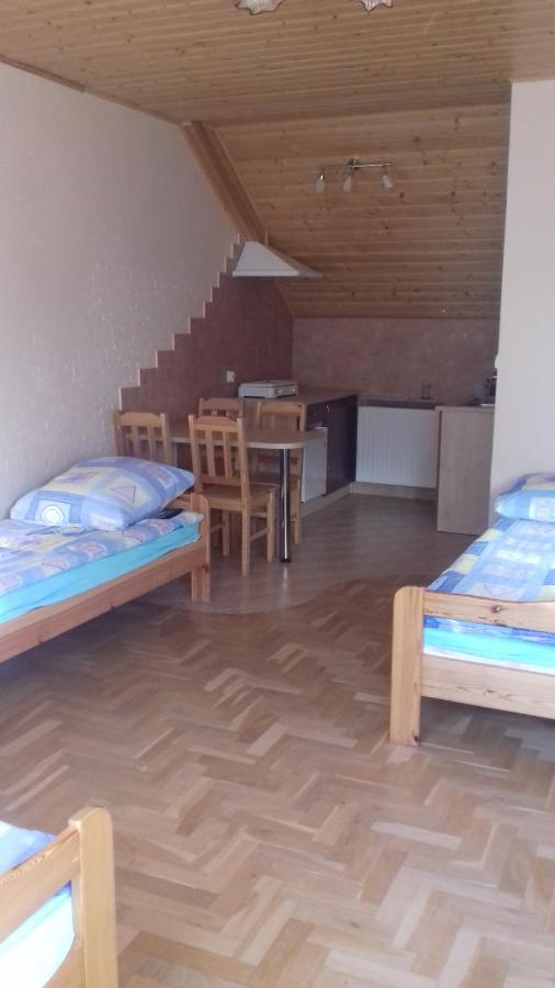 Vierbettzimmer mit Bad und Kochnische