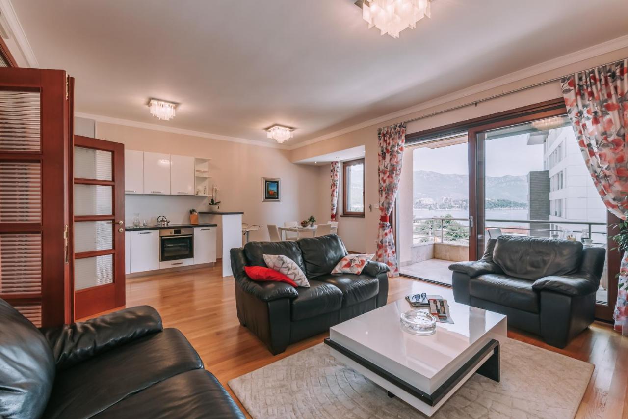 Two-Bedroom Apartment with Balcony and Sea View