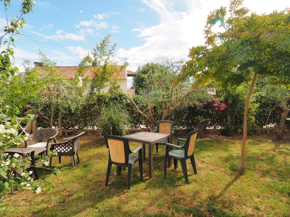 Apartment with Garden View