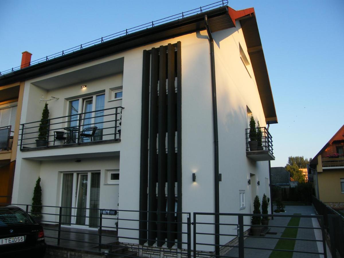 B&B Siófok - Gyarmati Apartman - Bed and Breakfast Siófok