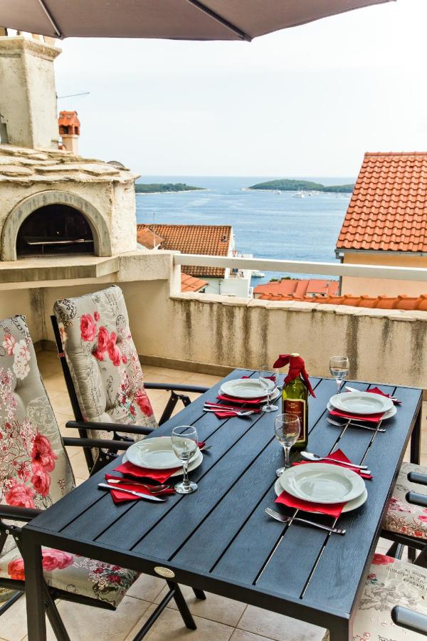 Comfort Two-Bedroom Apartment with Terrace and Sea View