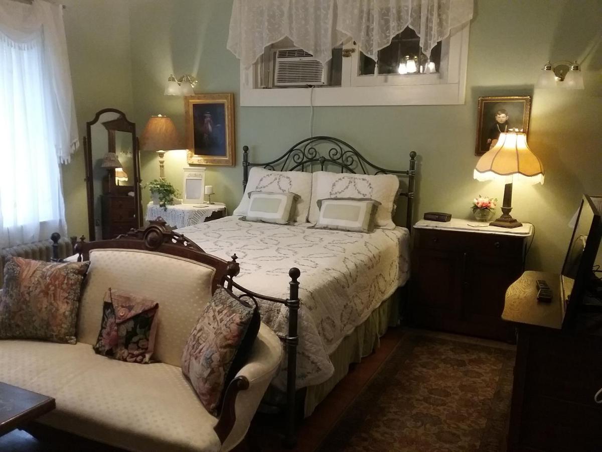 Hanover House Bed and Breakfast - Bed and Breakfast